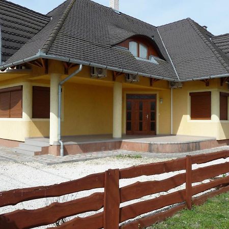 Nadas Tarsashaz Balatonlelle Ngoại thất bức ảnh