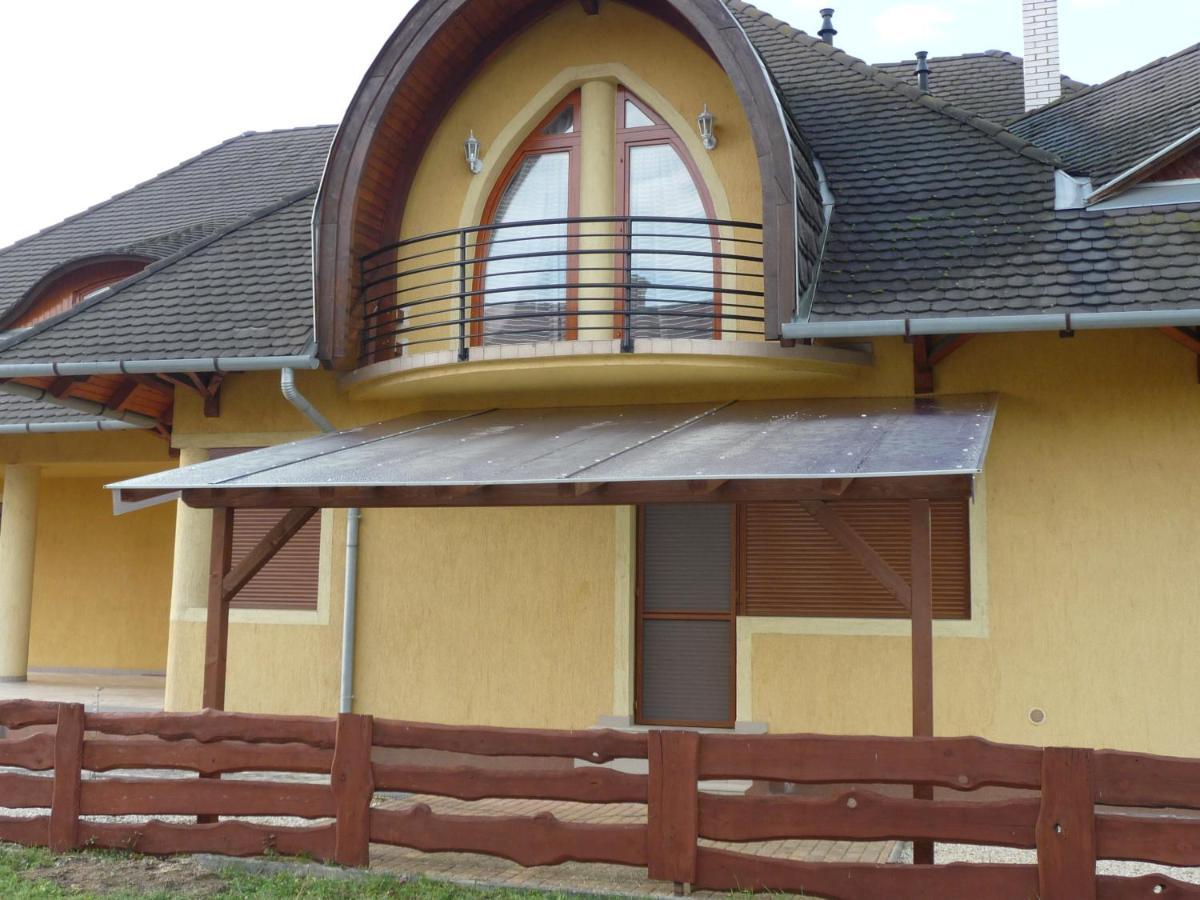 Nadas Tarsashaz Balatonlelle Ngoại thất bức ảnh