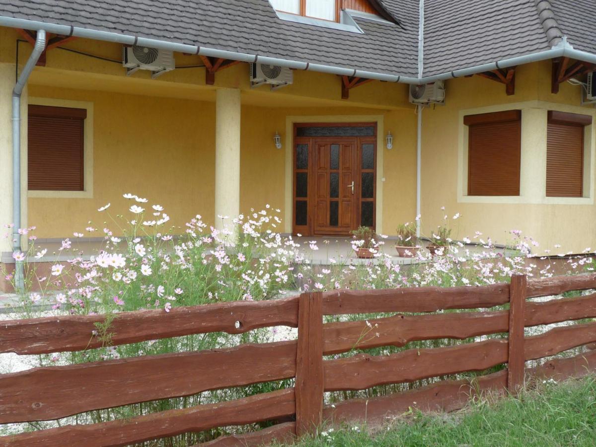 Nadas Tarsashaz Balatonlelle Ngoại thất bức ảnh